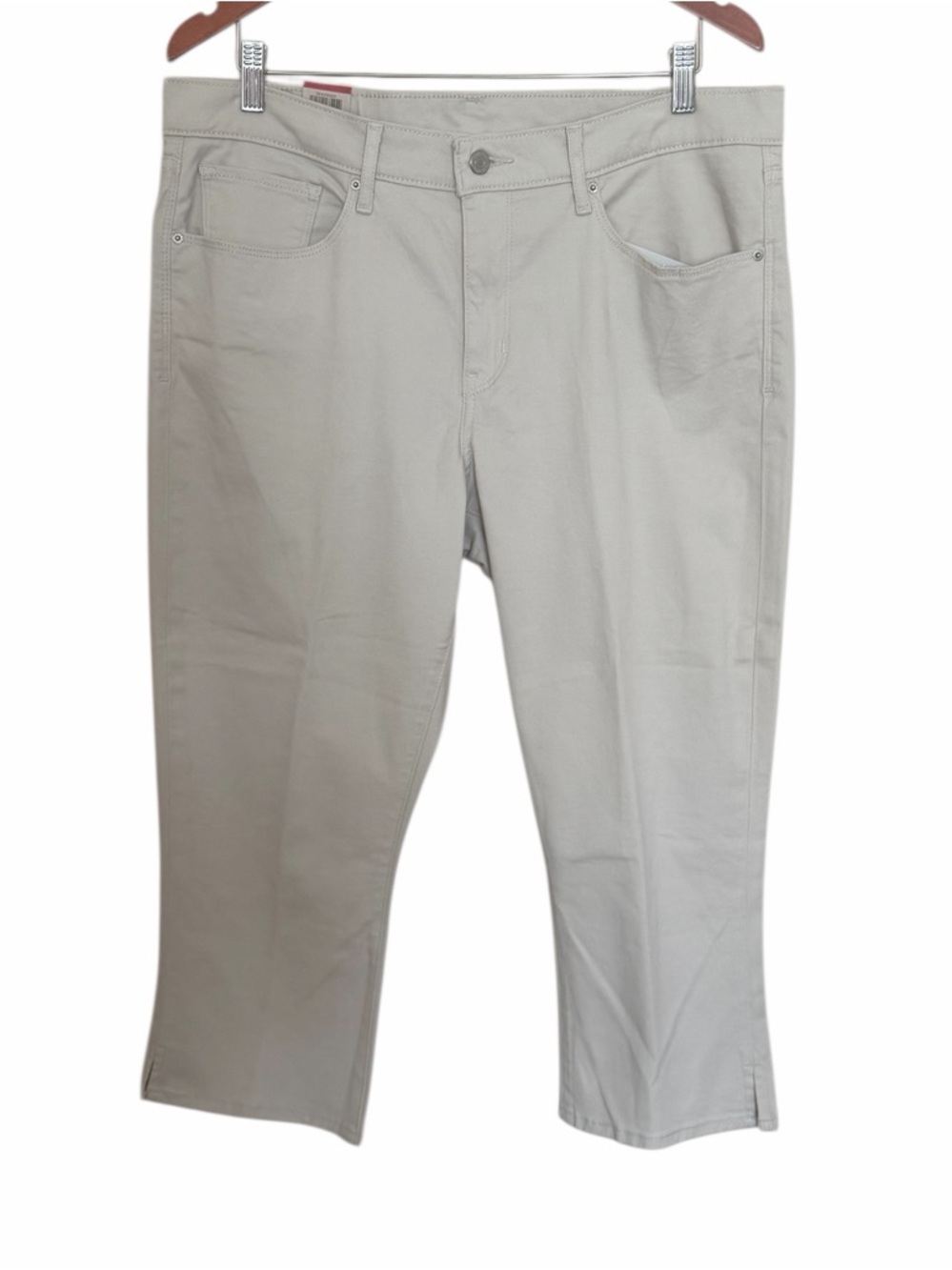 NWT🌺Levi's•Classic Capri Pants Light Beige - Picture 2 of 7